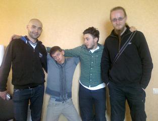 Копняк зависає з Антитілами