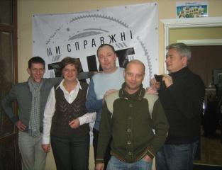 Квітень з фотоапаратом (тому його тут і не видно)