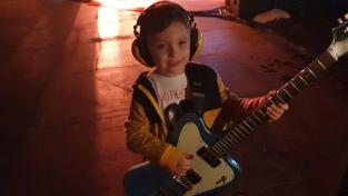 Хлопчик вийшов на концерт Foo Fighters і став сенсацією