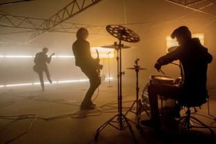 Бі-2 презентували нове відео на пісню "Блеф"(відео) Бі-2 презентували нове відео на пісню "Блеф"(відео)