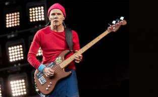 Якщо ви ще не чули сольний сингл від Flea з Red Hot Chili Peppers Якщо ви ще не чули сольний сингл від Flea з Red Hot Chili Peppers