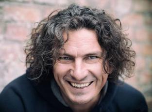 Видеотрансляция прощания с Кузьмой Скрябиным в Преображенской церкви во Львове