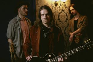 OMANA представили оду тим, хто тримається поруч, навіть коли світ валиться з-під ніг