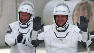 Космонавти SpaceX слухають AC / DC та Black Sabbath під час своєї історичної місії