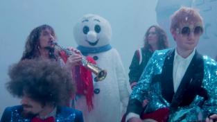 Різдвяна пісня від Елтона Джона та Еда Ширана разом із The Darkness