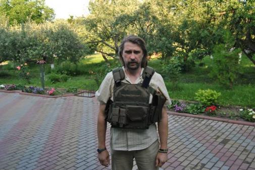 Бронежилет може бути підігнаний під будь-яку статуру.  Наприклад ось таку.