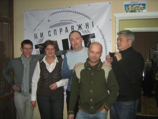 Квітень з фотоапаратом (тому його тут і не видно)