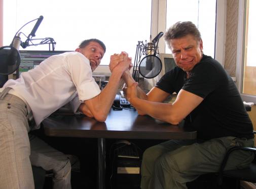 Переможець обирає мікрофон