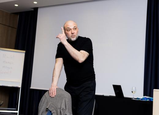 КРИЗА ДЕМОКРАТІЇ чи ЦВИНТАР ЛЮДСТВА